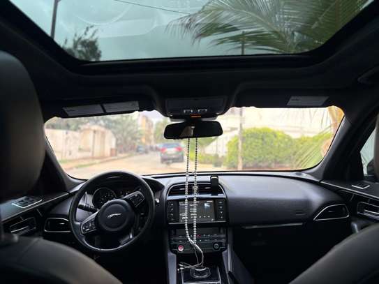 Jaguar F pace 2018 image 5