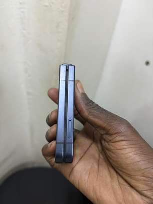 Samsung galaxy Zfip 7 256GB image 5
