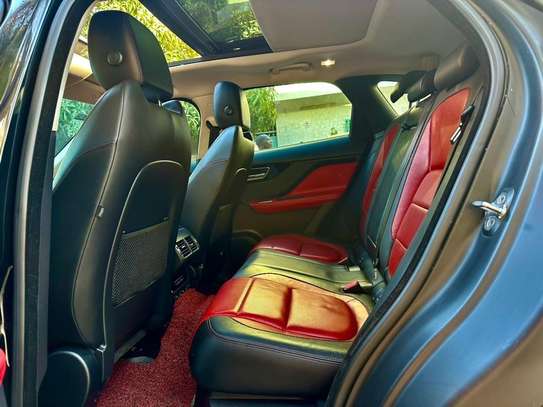 Jaguar SUV Rouge 2017 image 2