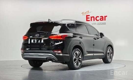 Hyundai Santa Fe essence 2019 full options image 3
