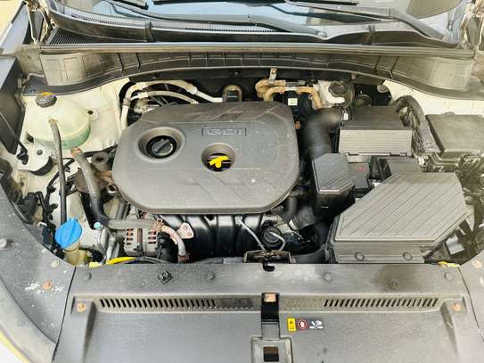 Je vends ma Hyundai Tucson 2016 automatique essence image 6