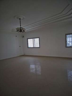 GRANDE VILLA  À LOUER AUX ALMADIES image 8