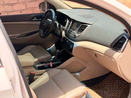 Hyundai Tucson AWD 2017 image 8