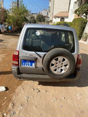 mitsubishi pajero image 3