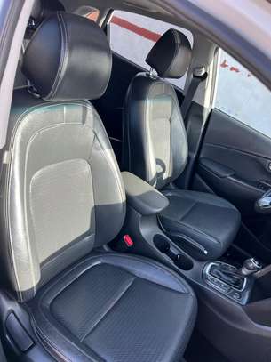Hyundai kona limited image 2
