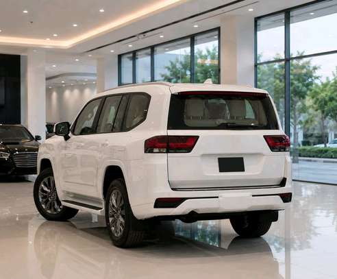 Toyota Land cruiser GXR 2026 image 3
