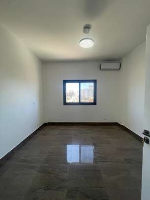 F4 de 160m² à louer usage bureau keur guorgui image 3