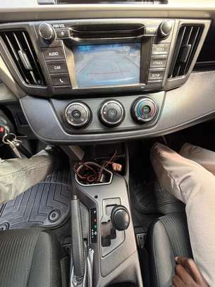 Toyota Rav4 2017 image 9
