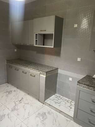 Moderne et chic 2 chambres salon image 6