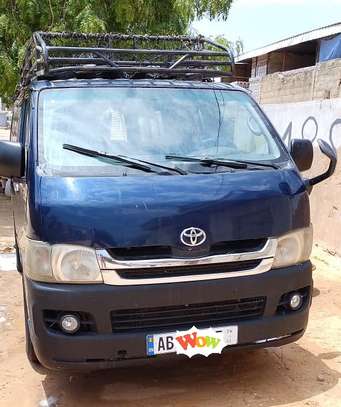 Toyota hiace image 2