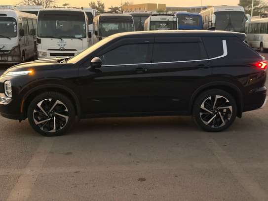 Mitsubishi outlander Anne 2023 full option image 13