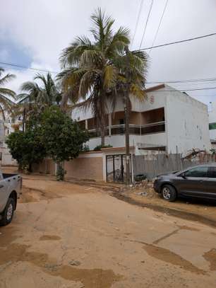 Maison 320m2 angle a vendre au virage image 2