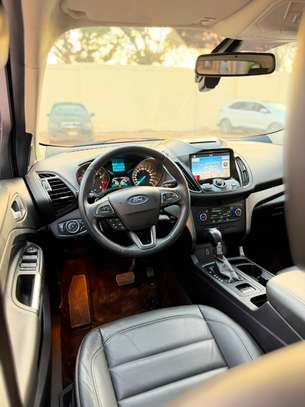 Ford SCAPE SUV blanche espace  polyvalent image 7