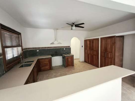 Villa a Loue  Ngor almadie R+1 image 7