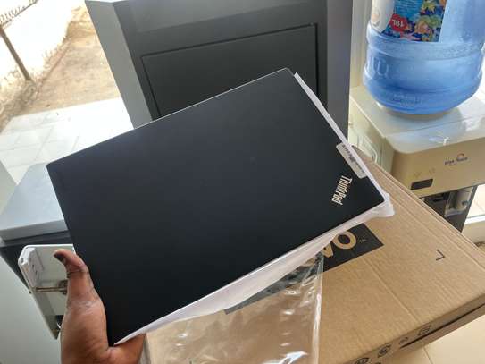 Lenovo ThinkPad X1 Carbon 6th image 2