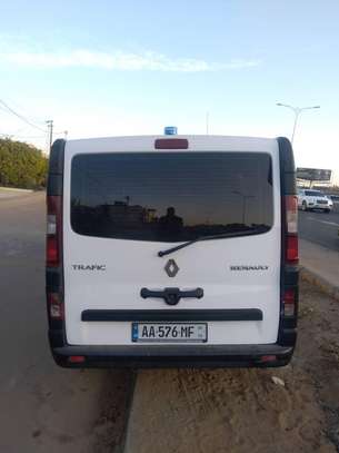 Ambulance Renault Trafic Année 2015 (URGENT) image 12