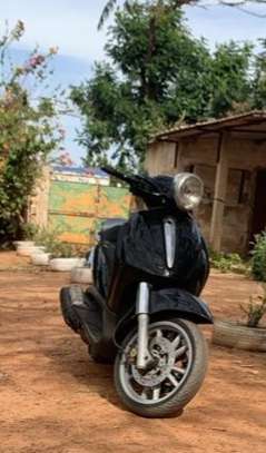 Piaggio Beverly 500 cm3 noir TBE image 2