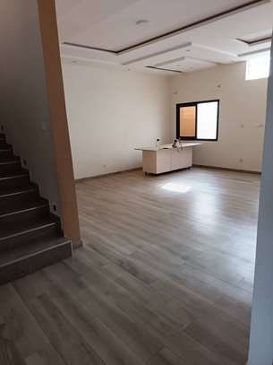 Villa F6 à louer aux Almadies image 11