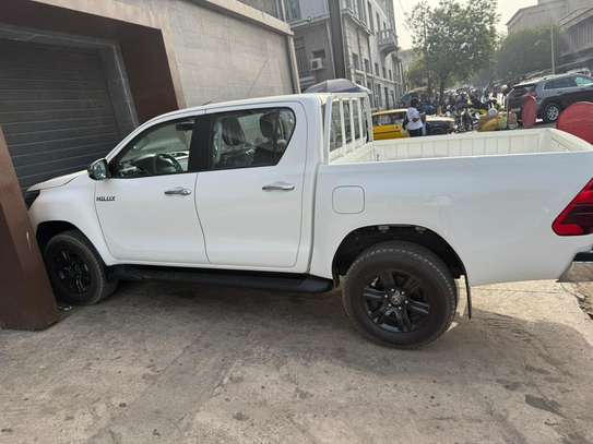 LOCATIONS PICKUP TOYOTA HILUX image 4