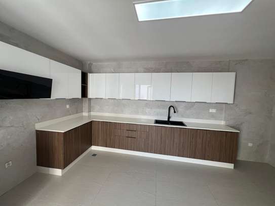 Appartement spacieux lumineux avec balcon privé image 3
