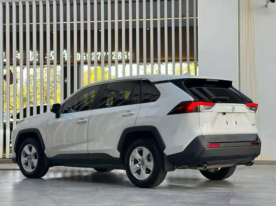 Toyota RAV4 2020 image 2