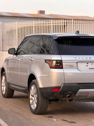 Range Rover Sport HSE Td6 année 2017 image 8