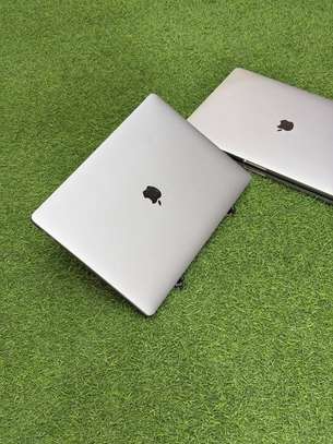 MacBook Pro 16 pouces 2019 image 2