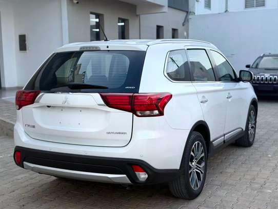 Mitsubishi Outlander 2017 image 2