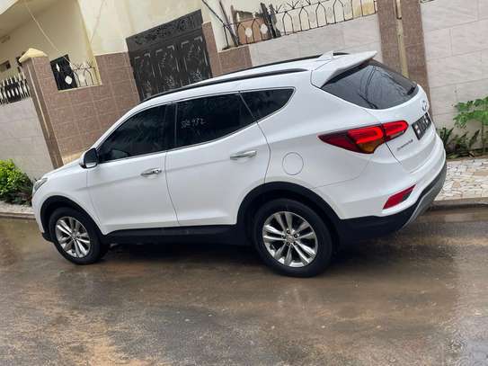 Hyundai  santafe 2018 image 3