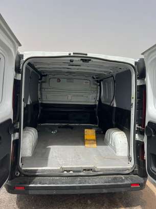 Renault trafic image 3