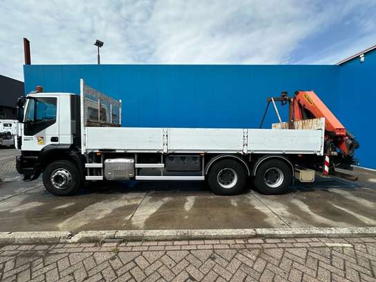 CAMION PORTEUR GRUE IVECO TRAKKER image 2