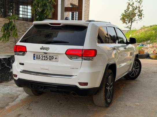 Jeep grand Cherokee image 7