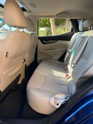 Nissan Qashqai SUV compact bleu faible kilométrage image 11