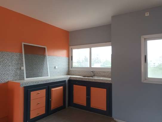 Immeuble R+2 de bureau  F47 aux Almadies image 14