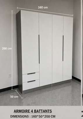 Armoire blanche 4 portes  tiroirs design moderne image 4