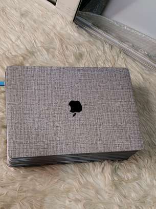 MacBook pro 2019 touch bar image 2
