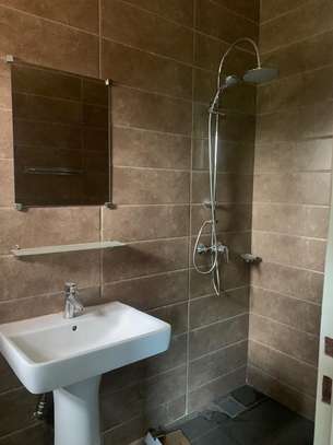 CHAMBRES AVEC SALLE DE BAIN SEMI-EQUIPEES image 3