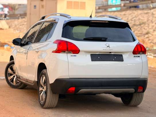 *Peugeot* 2008 année :  *2016-17 image 4