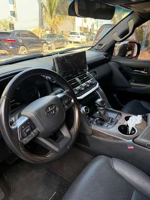 Toyota land cruiser 2024 image 3