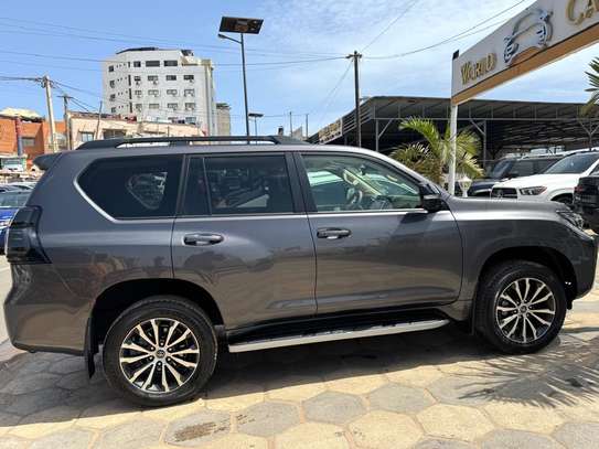 Toyota Land cruiser VX image 9