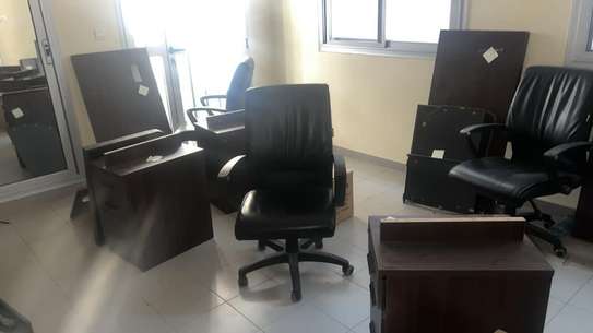 TABLES  ET CHAISES DE BUREAU image 2
