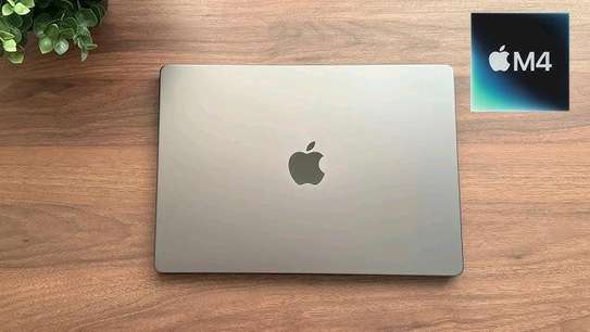 MacBook pro M4 image 2