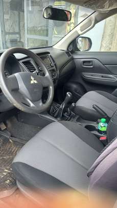 Mitsubishi L200 2022 image 10
