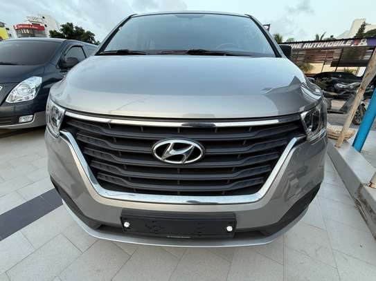 Hyundai Starex 2019 VIP 9 places image 6