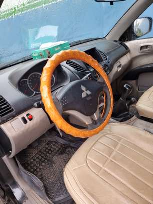 Mitsubishi L200 2012 image 2
