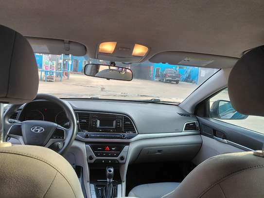 Hyundai Elantra image 3