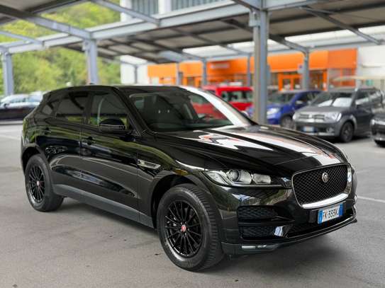 Jaguar F-pace 2017 image 2