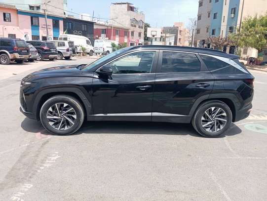 Hyundai Tucson 2025 noir et spacieux image 2