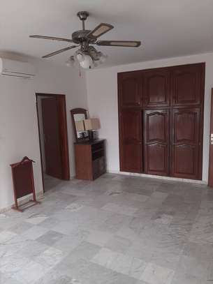 Villa avec piscine et jardin  à Louer aux Almadies image 3