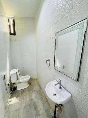 Appartement F2 Meublé à Louer au POINT E image 14